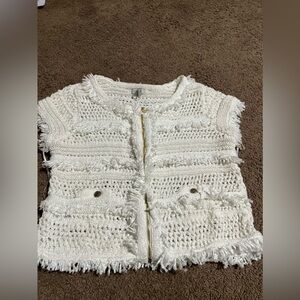 Chic White cropped shirt